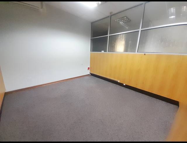 689M² OFFICE RENTED IN WALMER